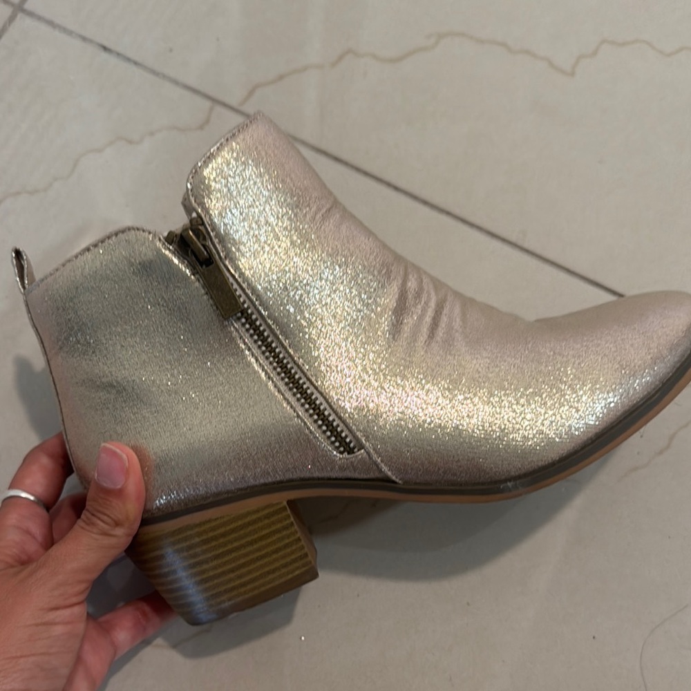 Elegant Women's Gold Ankle Boots